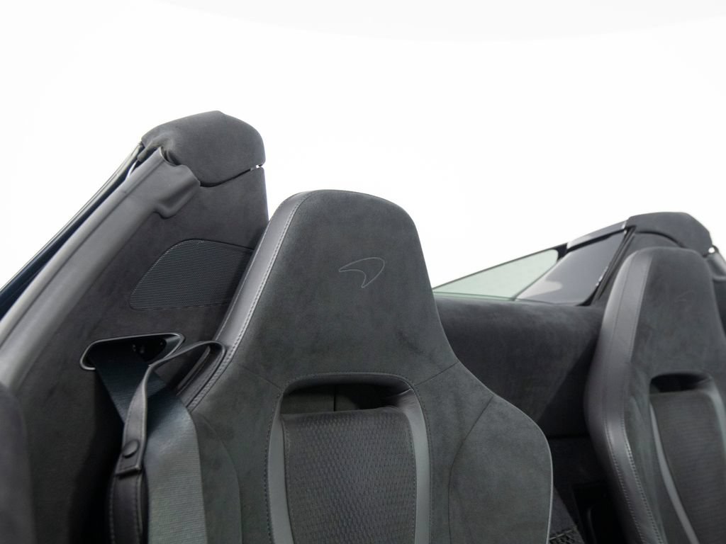 Used 2024 McLaren 750S Spider RWD image 38
