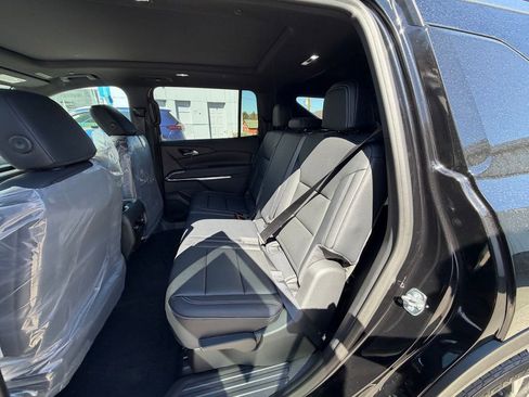 New 2026 Chevrolet Traverse LT image 11