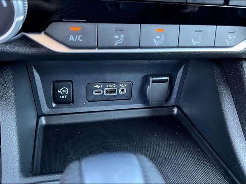 Used 2025 Nissan Sentra SV FWD image 18