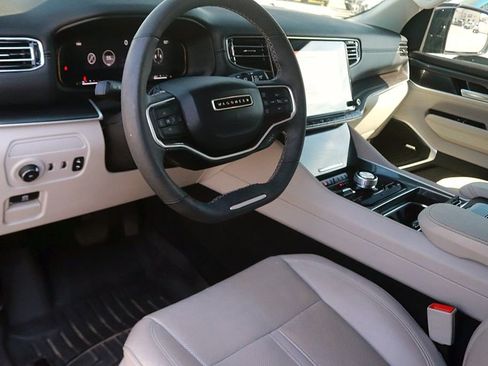 Used 2023 Jeep Wagoneer 4WD w/ Premium Group I image 12