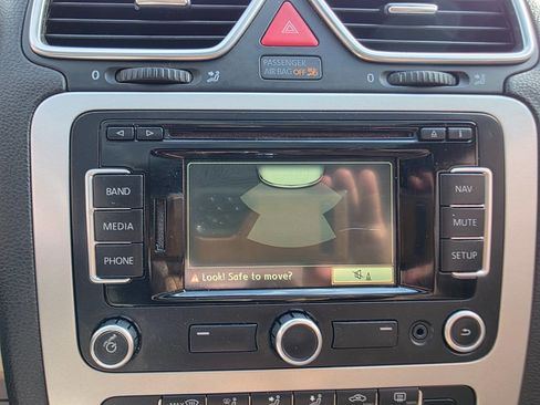 Used 2012 Volkswagen Eos Lux image 24