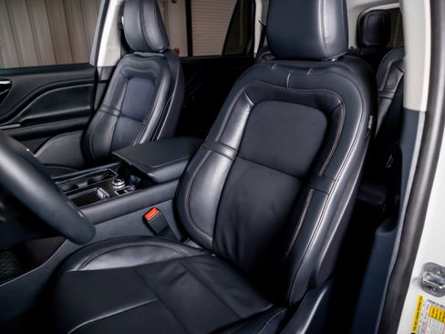 Used 2026 Lincoln Aviator Reserve w/ Jet Appearance Package RWD image 4