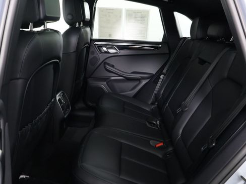 Certified 2026 Porsche Macan AWD/4WD image 33