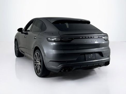 Used 2022 Porsche Cayenne Turbo S image 3