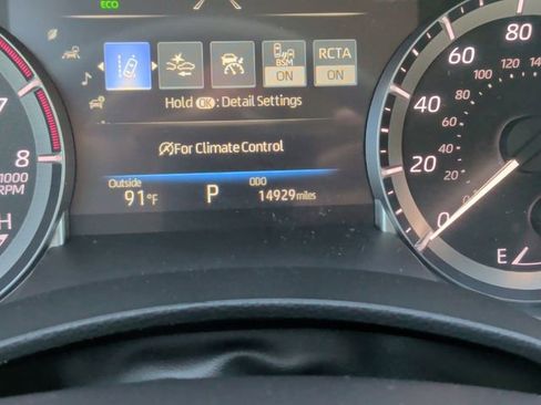 Used 2024 Toyota Highlander XLE FWD image 21