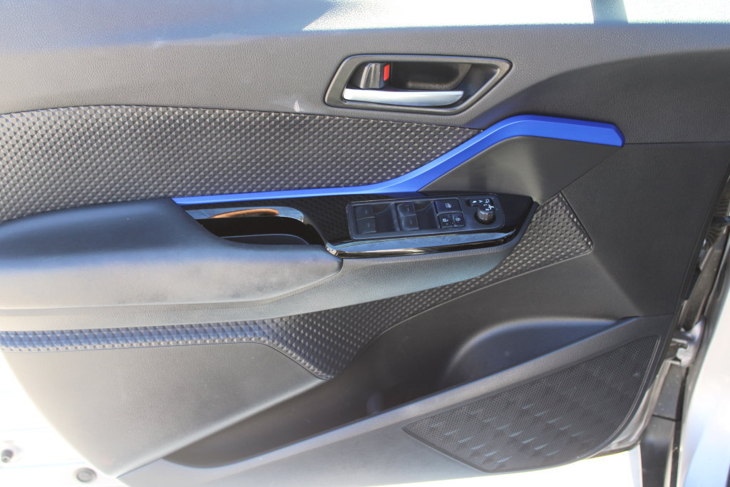 Used 2020 Toyota C-HR XLE FWD image 29