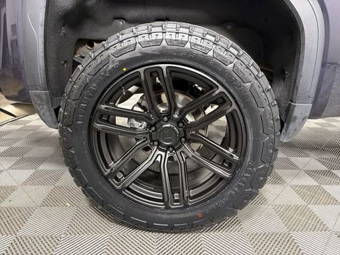 Certified 2025 GMC Sierra 1500 SLT image 29