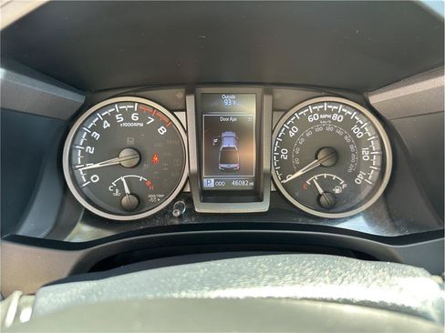 Used 2020 Toyota Tacoma TRD Sport w/ TRD Premium Sport Package AWD/4WD image 20