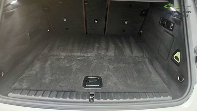 Used 2024 BMW iX xDrive50 w/ Premium Package AWD/4WD image 29