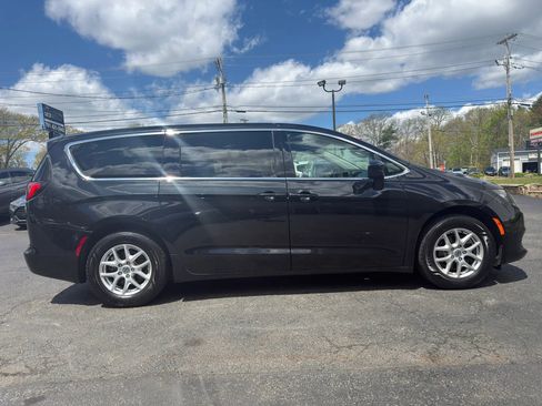 Used 2022 Chrysler Voyager LX FWD image 8