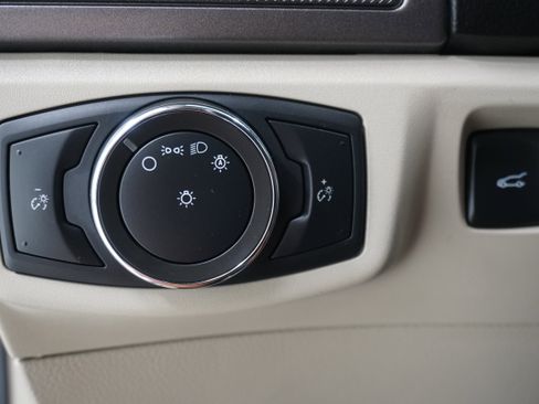 Used 2020 Ford Fusion SE image 20