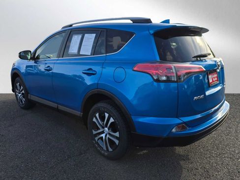 Certified 2017 Toyota RAV4 LE AWD/4WD image 5