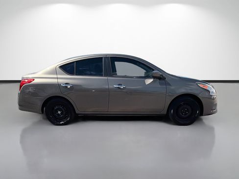 Used 2015 Nissan Versa SV FWD image 2