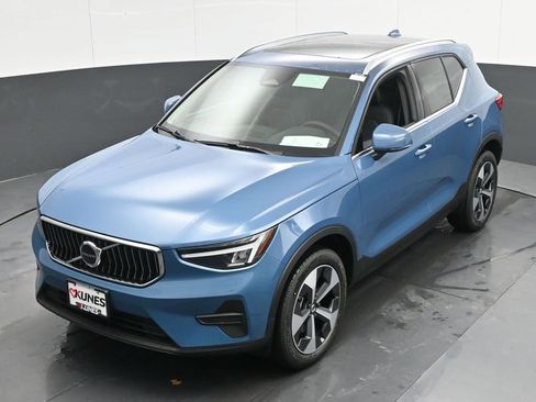 New 2025 Volvo XC40 B5 Core w/ Climate Package image 35