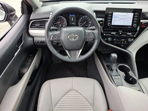 Used 2023 Toyota Camry SE w/ Cold Weather Package image 11