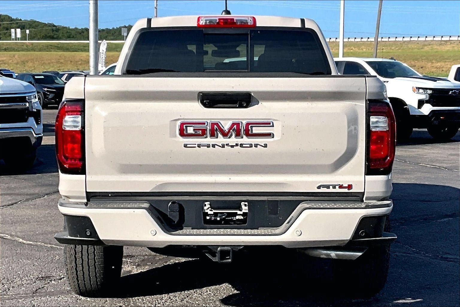 New 2026 GMC Canyon AT4 AWD/4WD image 4