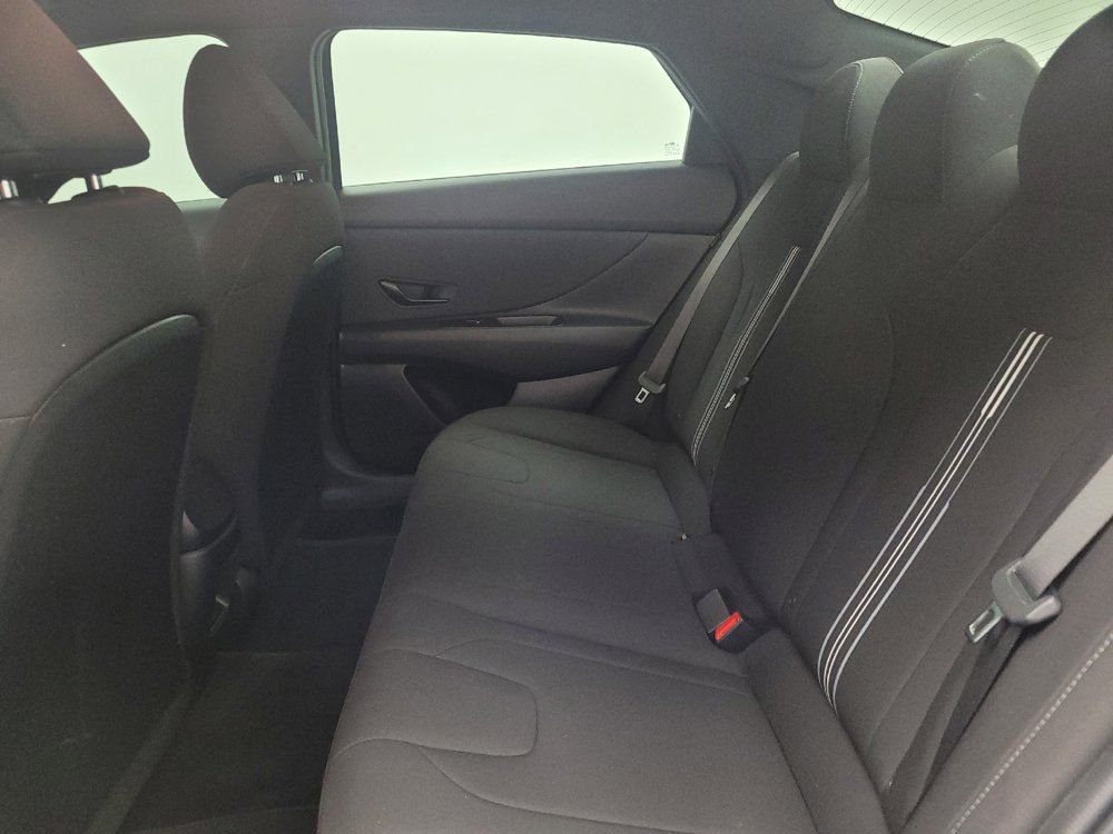 Used 2025 Hyundai Elantra Sport FWD image 18