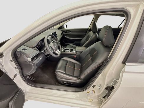 Used 2022 Nissan Altima 2.5 SR w/ Midnight Edition Package FWD image 17