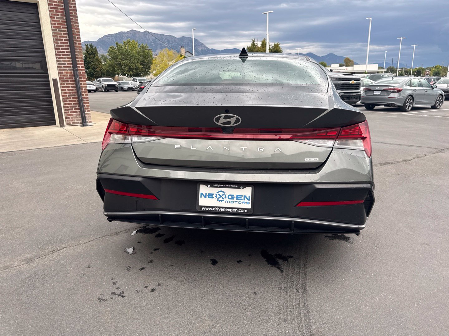 Used 2025 Hyundai Elantra Limited FWD image 6