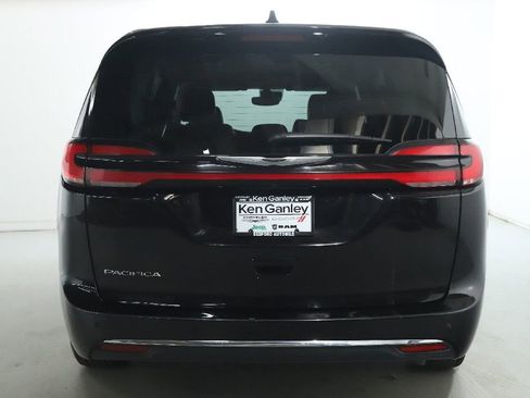 Used 2024 Chrysler Pacifica Touring-L FWD image 40