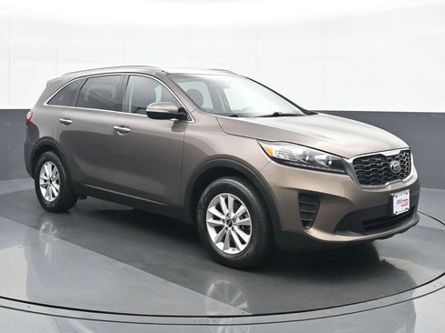 Used 2019 Kia Sorento LX w/ LX Convenience Package image 9