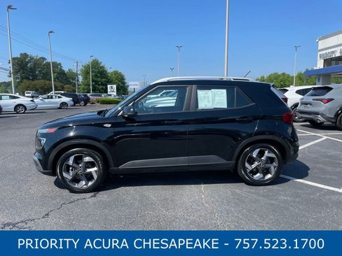 Used 2023 Hyundai Venue SEL FWD image 2