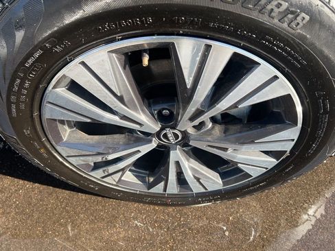 Used 2023 Nissan Rogue SV image 38