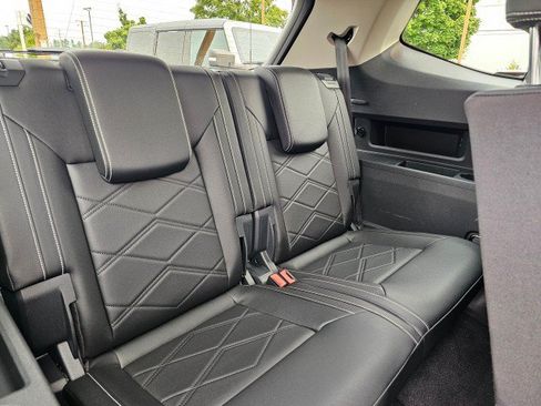 Used 2025 Volkswagen Atlas SE AWD/4WD image 15