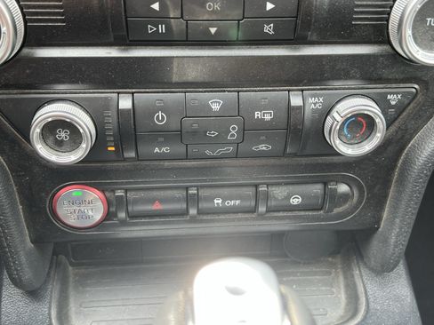 Used 2021 Ford Mustang Convertible RWD image 29