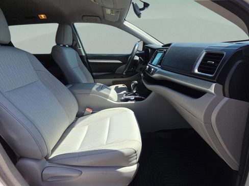 Used 2016 Toyota Highlander Plus image 17
