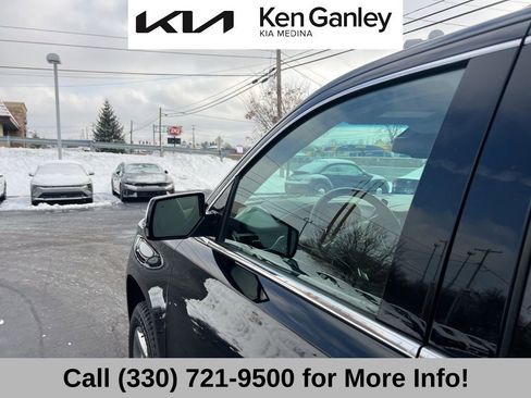 Used 2017 Chevrolet Suburban Premier image 24