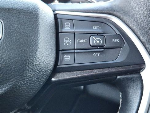 Used 2022 Jeep Grand Cherokee Altitude image 29