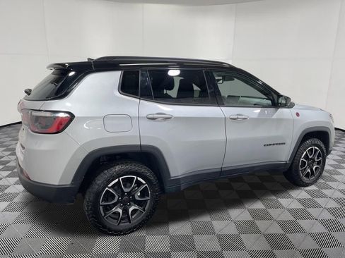 Used 2025 Jeep Compass Trailhawk AWD/4WD image 6