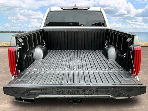 Used 2025 Toyota Tundra Limited AWD/4WD image 9