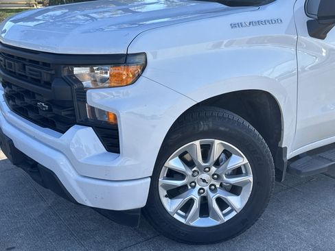 Used 2023 Chevrolet Silverado 1500 Custom image 2