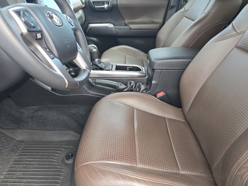 Used 2023 Toyota Tacoma Limited image 10