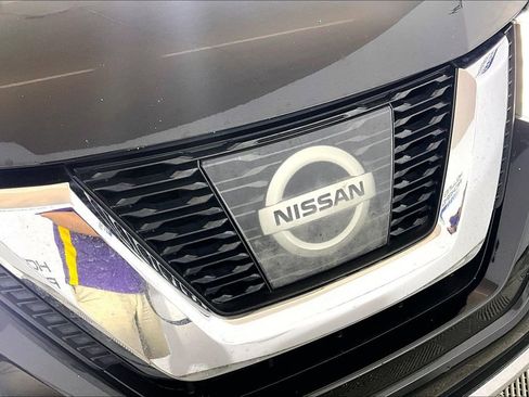 Used 2017 Nissan Rogue SV w/ SV Premium Package image 23