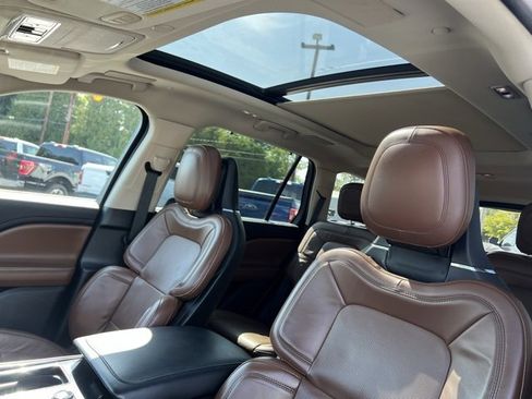 Used 2020 Lincoln Aviator Reserve w/ Equipment Group 201A image 3