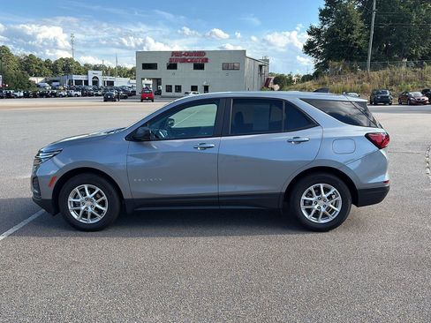 Used 2024 Chevrolet Equinox LS w/ LS Convenience Package FWD image 5