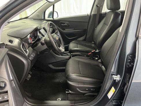 Used 2022 Chevrolet Trax LT w/ Driver Confidence Package image 4