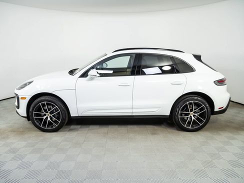 Certified 2024 Porsche Macan AWD/4WD image 2