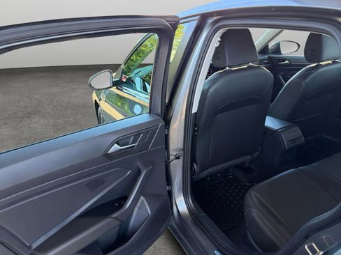 Used 2019 Volkswagen Jetta SEL w/ Cold Weather Package FWD image 14