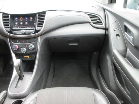 Certified 2021 Chevrolet Trax LT AWD/4WD image 17