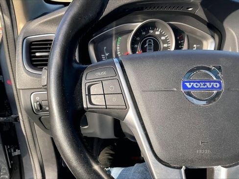 Used 2017 Volvo S60 T5 Dynamic image 18