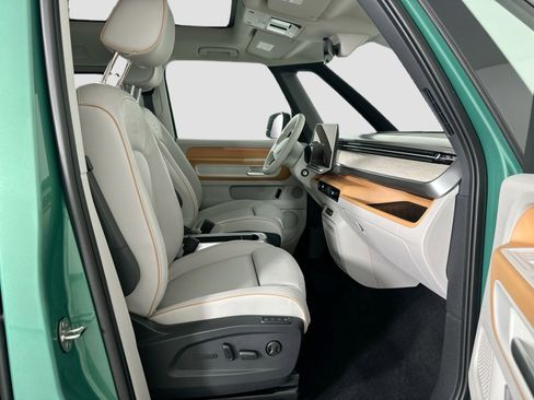 New 2025 Volkswagen ID. Buzz Pro S Plus image 25