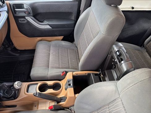 Used 2012 Jeep Wrangler Sahara w/ Connectivity Group image 37