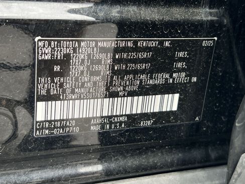 Used 2025 Toyota RAV4 XLE AWD/4WD image 26
