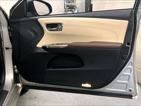 Used 2017 Toyota Avalon XLE w/ All Weather Liner Package FWD image 28