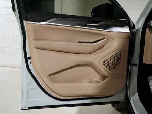 Used 2023 Jeep Grand Cherokee L Limited w/ Black Appearance Package image 26