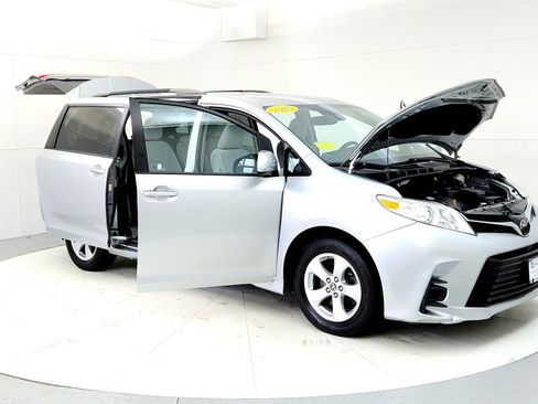 Used 2020 Toyota Sienna LE FWD image 12